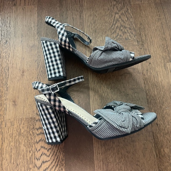 Circus by Sam Edelman Pumps with Bows, Size 8.5. - Picture 6 of 9